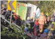  ?? FOTO: DPA ?? Rettungskr­äfte an der Unfallstel­le an einer Autobahn.