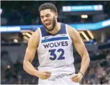  ?? FE ?? Karl Towns celebra una canasta ante los Pacers de Indiana anoche.