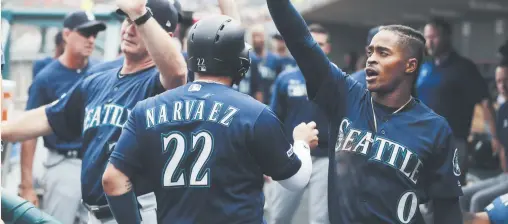  ??  ?? Kyle Seager a produit trois points et les Mariners de Seattle ont vaincu les Tigers de Detroit 7 à 2, jeudi. Seager a cogné un double de deux points et un simple d’un point. Il a frappé en lieu sûr à chacun de ses neuf derniers matches. Mallex Smith et Austin Nola ont fourni trois simples chacun. Smith a ajouté deux vols de but, lui qui domine les majeures avec 34 larcins. Les Mariners ont pris la route de Toronto en vue de trois matches face aux Blue Jays, à compter de vendredi. - Associated Press: Carlos Osorio