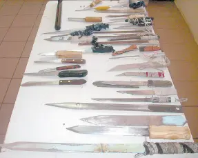  ?? ?? l A diario, los agentes de la Policía de Hermosillo decomisan armas impropias y su portación es castigada, de acuerdo a la ley.
