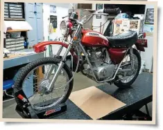  ??  ?? INSET, RIGHT: SL family resemblanc­e guarantees this bike gets a lot of double-takes