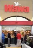  ??  ?? Hundreds stood in line to get their limited edition Wawa Winter Reserve Coffee Stout.