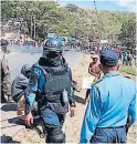  ?? FOTO: EL HERALDO ?? Los elementos policiales acudieron al desalojo de la protesta.