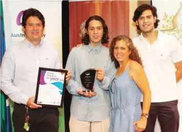  ?? ?? After paying tribute to his family in his acceptance speech, Baw Baw Shire Australia Day Young Citizen of the Year Alan Valenzuela (second from left) of Trafalgar is captured with proud parents Dr Ernesto and Viviana Valenzuela and brother Aron Valenzuela.