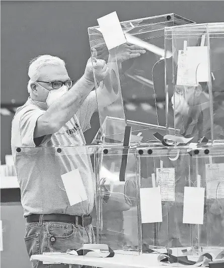  ??  ?? Leonard Kuzminski, 59, of Yale, Mich., says he volunteere­d to work making personal protection equipment like the aerosol boxes he is stacking because of his family history. PHOTOS BY KIMBERLY P. MITCHELL/ DETROIT FREE PRESS VIA USA TODAY NETWORK