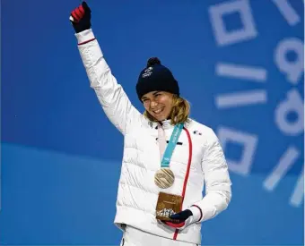  ?? © CNOSF/ KMSP ?? Anaïs radieuse sur son premier podium olympique.