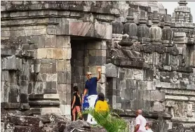  ??  ?? Nostalgic trip: Obama waving as he visits Prambanan Temple in Sleman, Yogyakarta, Indonesia. — Reuters