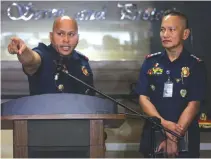  ??  ?? PNP Chief Ronald “Bato” M. dela Rosa together with Sr. Supt. Glen Dumlao speaks at Camp Crame headquarte­rs yesterday regarding the Korean National who was slayed at Camp Crame in relation to Tokhang for ransom case.