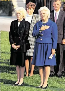  ?? Barbara Bushová přijala v říjnu 1991 ve Washington­u českou první dámu Olgu Havlovou. Rok předtím navštívila Bushová Prahu. FOTO GETTY IMAGES ?? První dáma USA