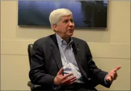  ?? HONG XIAO / CHINA DAILY ?? Michigan Governor Rick Snyder talks to China Daily on Wednesday at his office