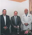  ??  ?? Los doctores Jorge Rodríguez, Enrique Flores Conde y Leonardo Lara.