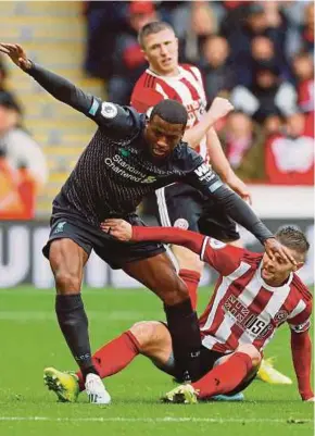  ?? REUTERS PIC ?? Liverpool’s Georginio Wijnaldum (left) and Sheffield United’s Oliver Norwood vie for the ball in a Premier League match at Bramall Lane yesterday.