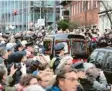  ?? Foto: D. Reinhardt, dpa ?? Eine letzte Runde auf St. Pauli, so hatte Fedder es gewollt.