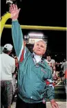  ?? MIAMI HERALD FILE PHOTO ?? Don Shula leaves the field for the last time as head coach of the Miami Dolphins in 1995.