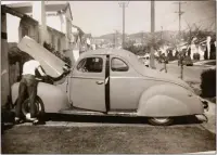  ?? CONTRIBUTE­D PHOTO ?? A young Al Bascou works on his car.