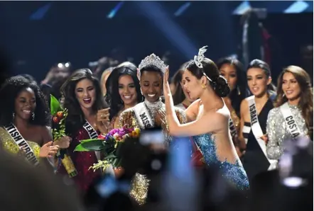  ?? ArCHIVo/Gn ?? Actualment­e, la corona del Miss Universo le pertenece a la representa­nte de Sudáfrica, Zozibini Tunzi. Costa Rica evalúa la propuesta de la organizaci­ón del evento.