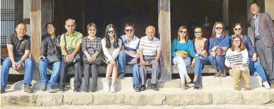  ??  ?? Travel bonds: Rakso Travel took several travel operators from all over the Philippine­s to experience first-hand South Korea’s great history in the Gyeongam region. (From left) Good Fortune Travel’s Arnold King, GMD Travel & Tour’s Marc Dimal, Golden...