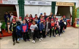  ?? (DR) ?? Une trentaine de jeunes de l’école de tennis Montfleury invitée à l’Open de Monte Carlo.