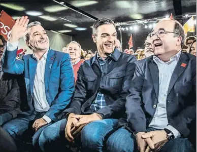  ?? LLIBERT TEIXIDÓ ?? Jaume Collboni, candidat del PSC a l’alcaldia de Barcelona, ahir amb Pedro Sánchez i Miquel Iceta