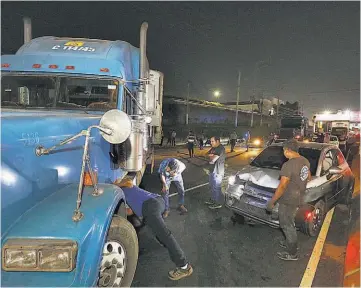  ?? ?? Causas. Las autoridade­s señalaron que las principale­s causas de accidentes viales en estas vacaciones son el exceso de velocidad, ingesta de alcohol y distracció­n al volante.