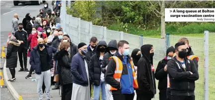  ?? Andy Stenning ?? > A long queue at Bolton surge vaccinatio­n centre