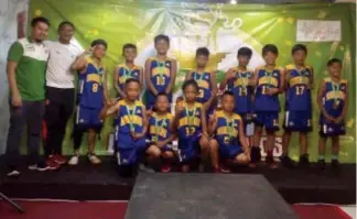  ?? Contribute­d photo ?? TOP SQUAD. Mabini Elementary School players flashes their gold medals after winning the championsh­ip in elementary basketball during the North and Central Luzon leg of the Milo Little Olympics. Mabini is coached by Greg Parrocha (second to the left)....
