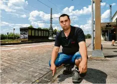 ?? Foto: Marcus Merk (Archivbild) ?? An dieser Stelle am Meitinger Bahnhof wurde das Opfer niedergesc­hlagen. Der 34-Jährige kann sich daran selbst kaum noch erinnern.