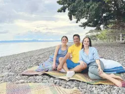  ?? ?? Juliana with her parents Richard and Lucy Gomez at their beach property in Albuera, Leyte.