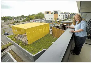  ?? NWA Democrat-Gazette/ANDY SHUPE ?? Sarah King, a spokesman for Fayettevil­le-based Specialize­d Real Estate Group, shows a community roof-top space for an apartment balcony at Uptown Fayettevil­le Apartments.