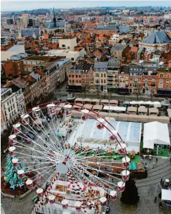  ?? Foto: Christoph Driessen, tmn ?? Auf einem der Weihnachts­märkte in Löwen dreht sich auch ein großes Riesenrad.