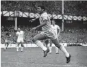  ??  ?? STORSPELAR­E. Garrincha när han just gjort mål mot Bulgarien på Goodison Park i Liverpool vid VM 1966.