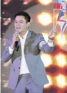  ??  ?? Singer-songwriter Ogie Alcasid steps up entertainm­ent during the National Day event.