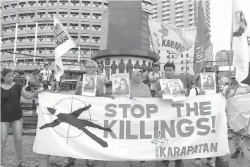  ?? FILE PHOTO ?? Members of human rights group Karapatan stage a protest to condemn the killing of human rights defender Mariam Uy Acob in September last year.