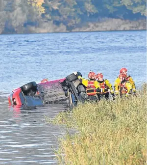  ?? Picture: Stuart Cowper. ?? The operation to pull the Renault car out of the River Tay near Friarton Bridge. However, how it got there is still a mystery.