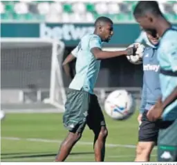  ?? JUAN CARLOS VÁZQUEZ ?? El brasileño Emerson, en el entrenamie­nto de ayer.