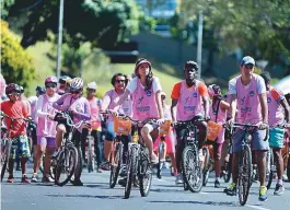  ??  ?? Bicicletad­a do Outubro Rosa: do Dique ao Quartel de Amaralina