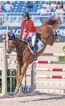  ?? FOTO: DPA ?? Simone Blum im Mannschaft­sspringen auf ihrer Stute Alice. Das Duo gewann Bronze im Team und Gold im Einzel.