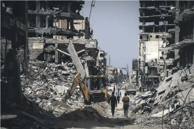  ?? PHOTOGRAPH: GETTY IMAGES ?? Areas of Khan Yunis in the southern Gaza Strip devastated in the Israeli offensive. The reported appearance of Israeli tents in Khan Yunis has raised speculatio­n about an attack on nearby Rafah