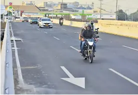  ?? LUIS RODRíGUEZ ?? Los vehículos comenzaron a utilizar la calzada Barranquil­la-Aeropuerto.