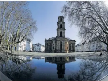  ?? FOTO: BECKERBRED­EL ?? Die Ludwigskir­che ist das barocke Wahrzeiche­n der Landeshaup­tstadt Saarbrücke­n.