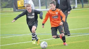  ??  ?? Action from the clash between DUSC Age 12 and Broughty Pumas as the Tangerines ramp up the pressure at Craigie 3G.