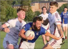  ??  ?? Conor Carty gets past Aaron Maddock and Jack O’Connor.