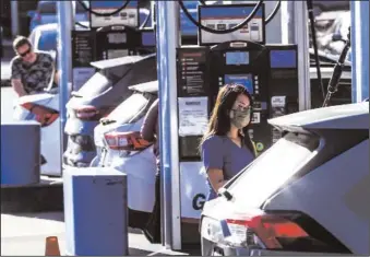  ?? ROBERT GAUTHIER/LOS ANGELES TIMES/TNS ?? Gas prices stay high as people line up for discounted prices at Costco on Tuesday in Azusa, California. Regular gas was priced at $5.39 per gallon.