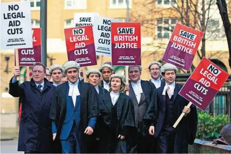  ??  ?? Up in arms Legal profession­als protest against cuts to the legal aid budget outside Southwark Crown Court in London. Yesterday’s walkout was the first of its kind in British history.
AFP