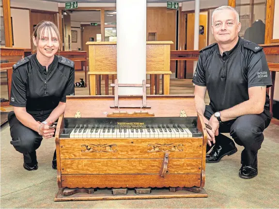  ?? Picture: Steve Brown. ?? Sgt Laura Piercy and Supt Sandy Brodie with the old organ that was used for Sunday services.