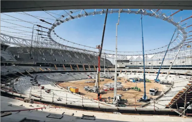  ??  ?? PANORÁMICA. Esta es la panorámica del estadio Wanda Metropolit­ano tomada ayer. Las obras de la nueva casa rojiblanca van a muy buen ritmo.