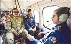  ?? MoI photo ?? Undersecre­tary of Ministry of Interior Lieutenant General Essam Al-Naham on a
helicopter tour of the rain-hit areas. Senior MoI officers accompanie­d him.