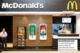  ??  ?? MODERNIDAD­E A rede McDonald's está em fase de atualizaçã­o visual dos seus restaurant­es