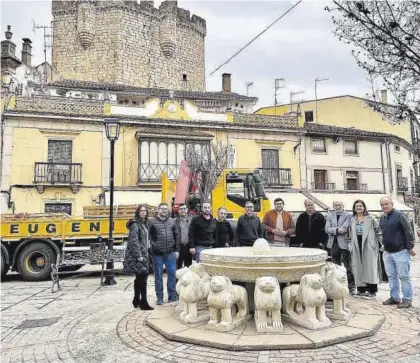  ?? CEDIDA ?? La Fuente de los Leones ya puede verse en la plaza del Rollo de Coria desde ayer y durante un mes.