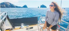  ?? Photo / supplied ?? Elana Connor sails past Cape Brett and Motuko¯ kako/Hole in the Rock during her circumnavi­gation of Aotearoa.